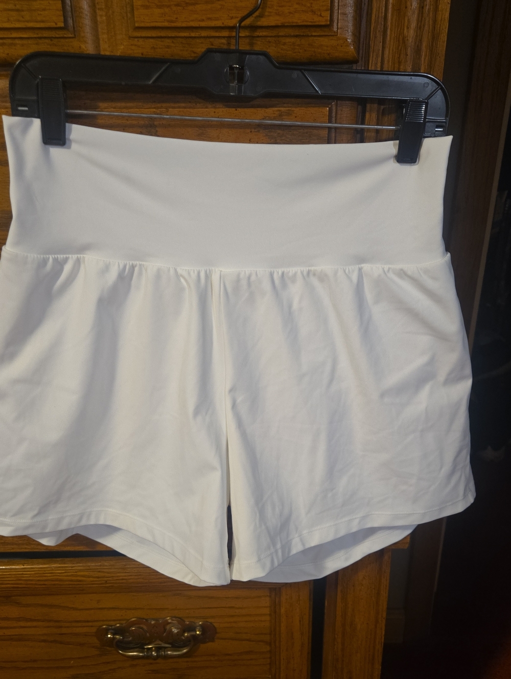 HALARA High-Waist White Active Shorts